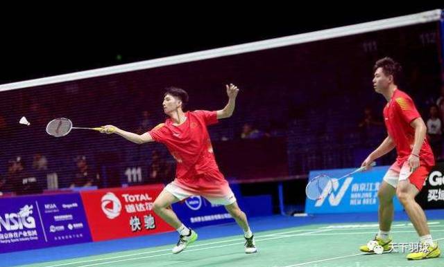 与同时代的 与同时代的