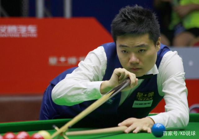 分处球场的 分处球场的